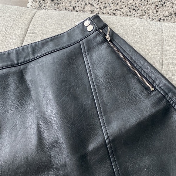 Zara Faux Leather Skirt. Size Medium - Picture 2 of 3